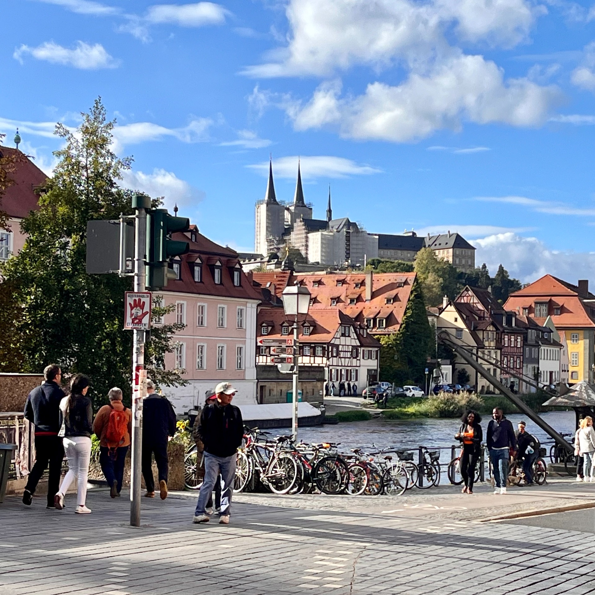 Bambergin katolinen katedraali sijaitsee Michelsbergin päällä.