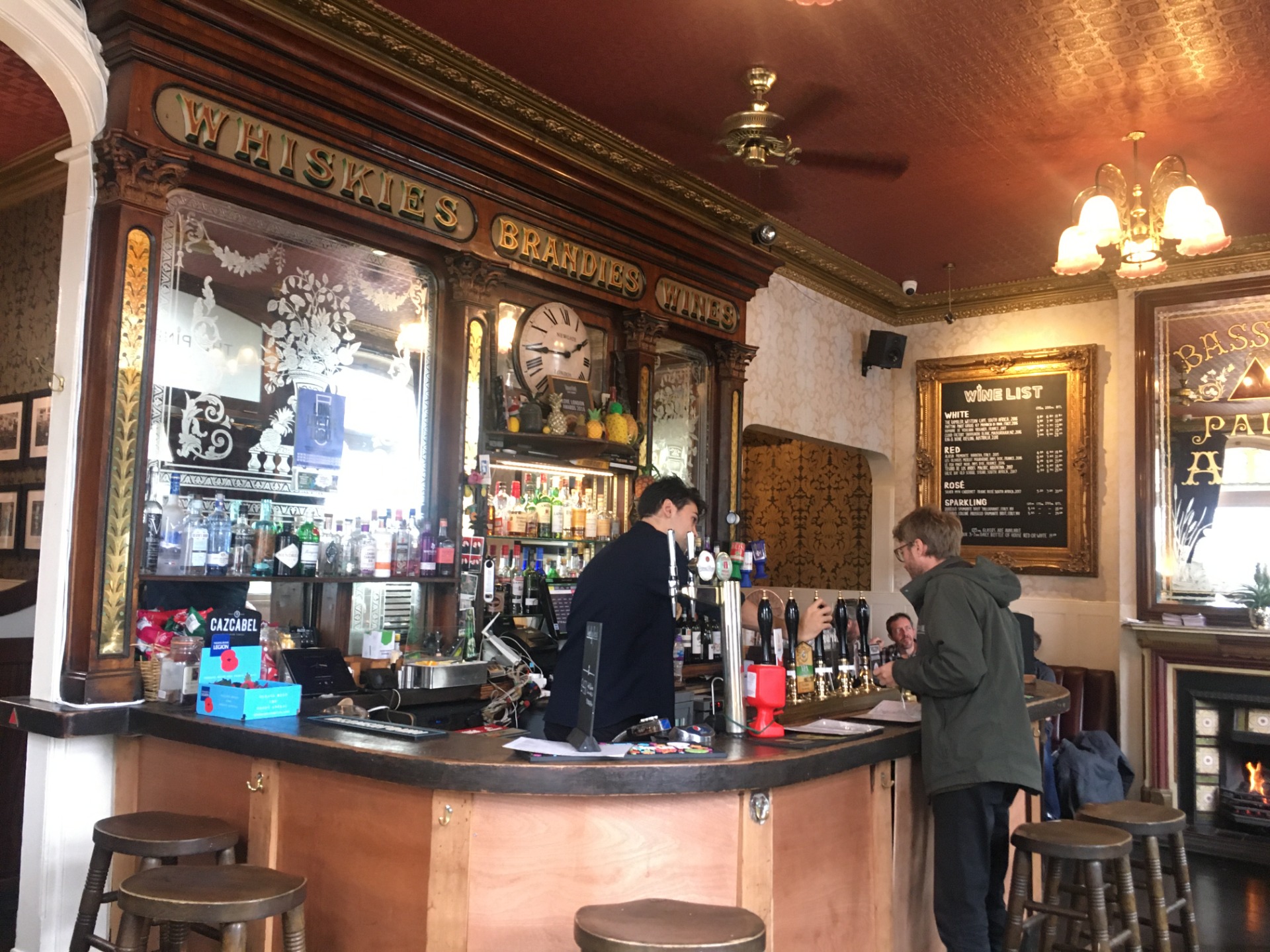 The Pineapple, pääministerin suosima pubi Lontoossa osoitteessa 51 Leverton Street, NW5 2NX.