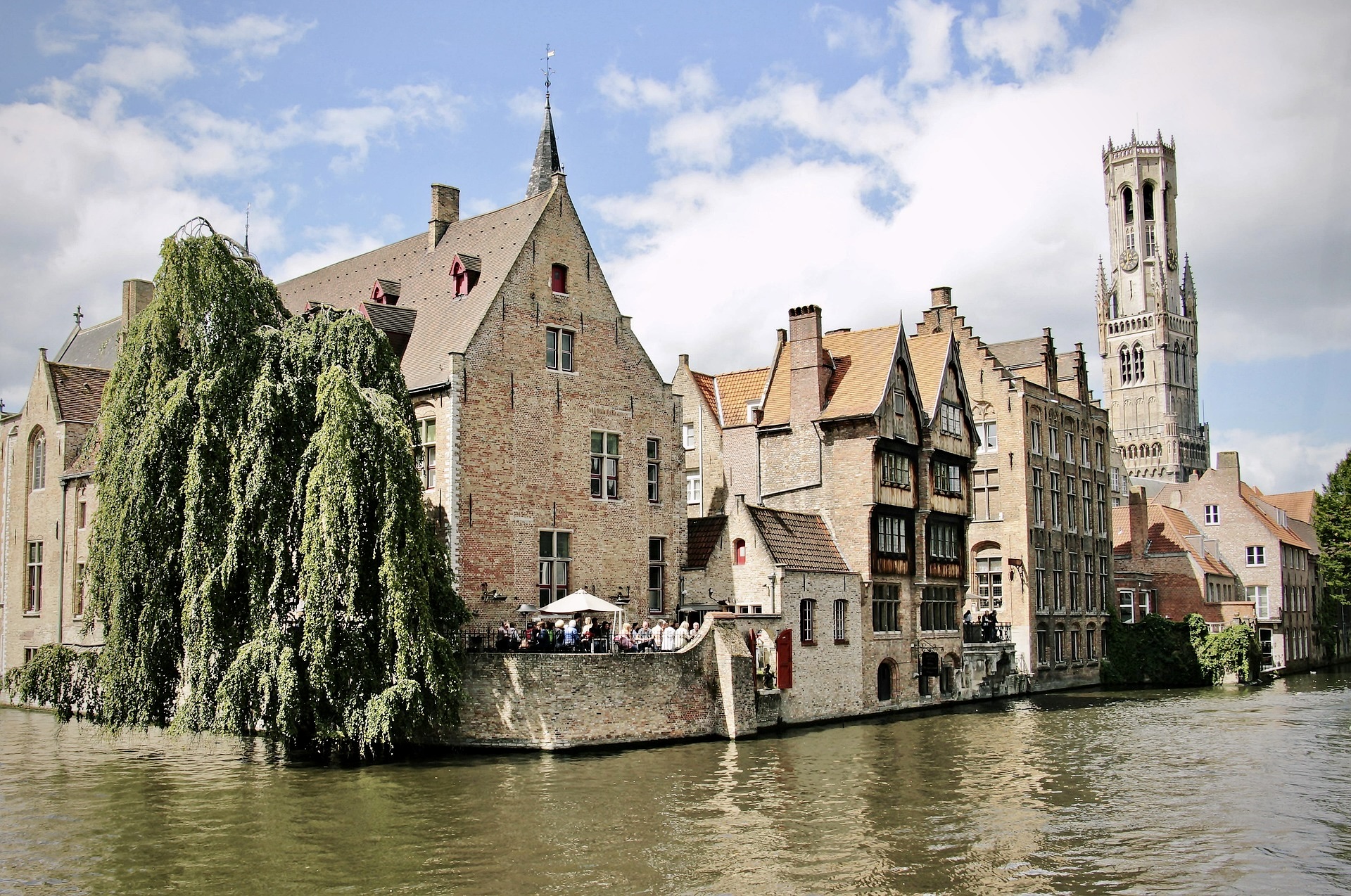 Bruggessa riittää kuvauksellisia kohteita. © NoName_13