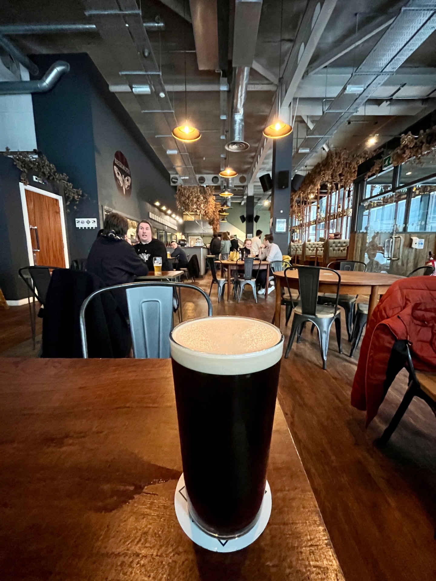 Café Beermothiin mennään, kun halutaan ihmetellä isoa olutvalikoimaa. 